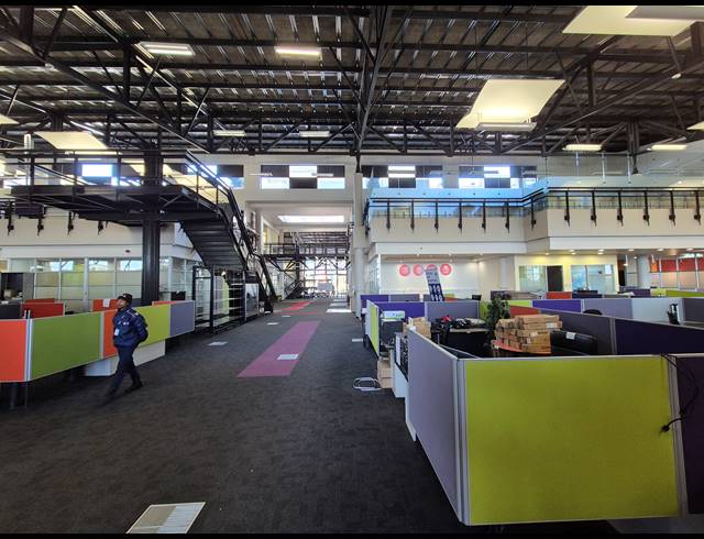 3,888M² OFFICE FOR SALE IN LONGMEADOW